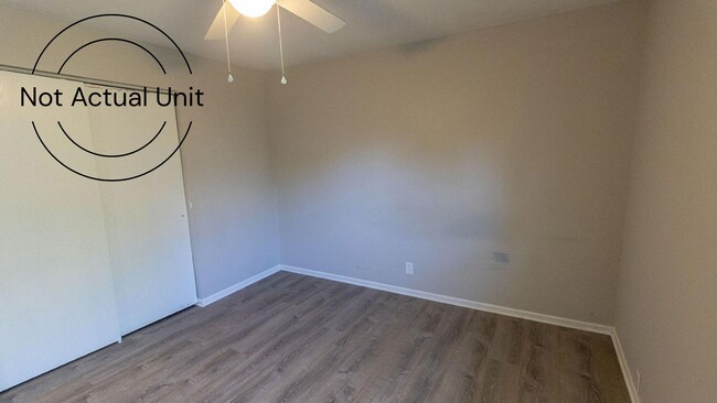 Building Photo - 7220 N Moberly Dr