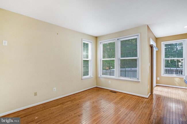Building Photo - 9662 Potters Hill Cir