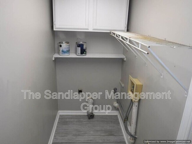 Building Photo - 1126 Mt Batten Dr