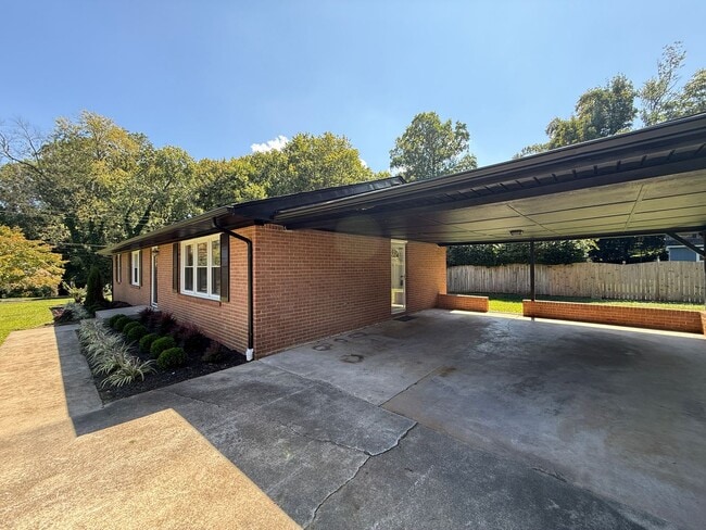 Building Photo - 2700 Charlwood Dr