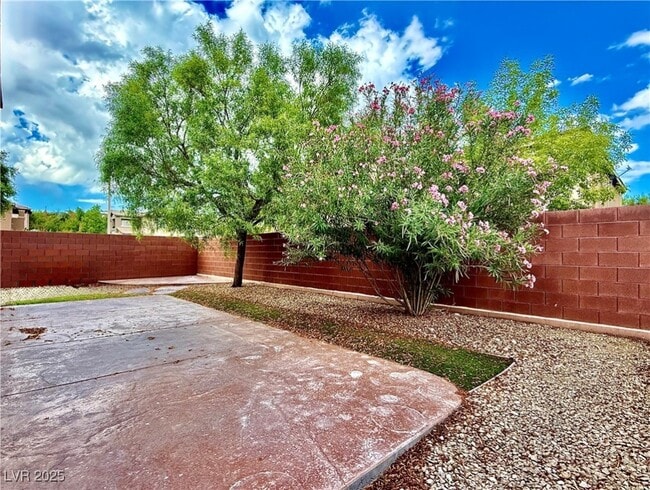 Building Photo - 5580 Spiceberry Dr