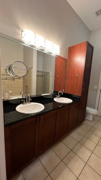 Master Double Sinks - 401 16th St NW