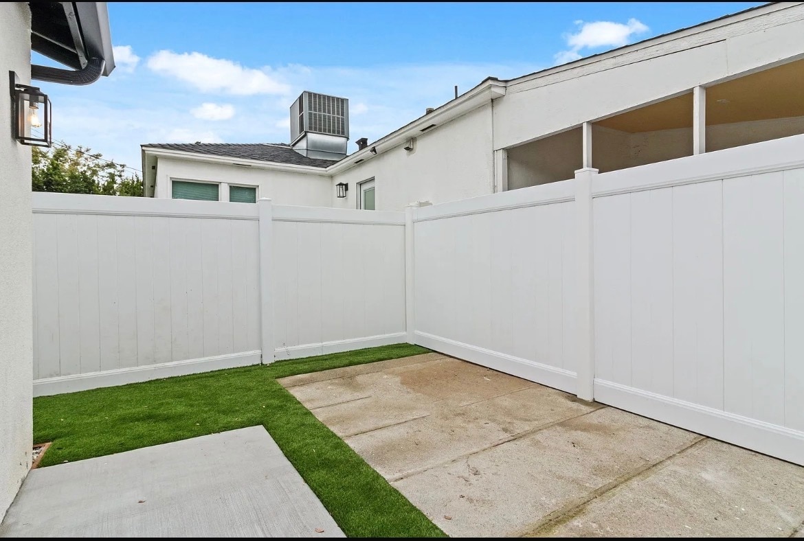 Building Photo - 6319 Camellia Ave