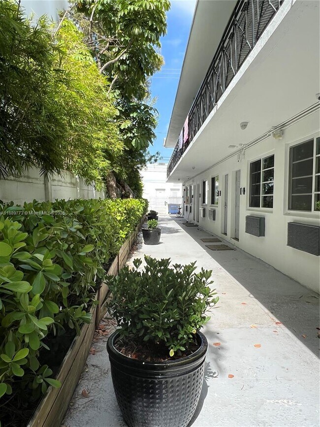 Building Photo - 1524 Lenox Ave.
