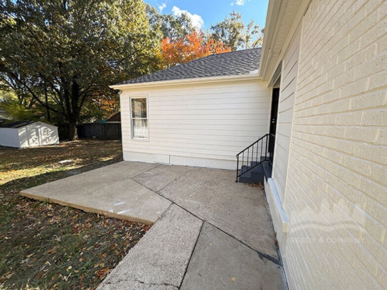 Building Photo - 108 N Highland St