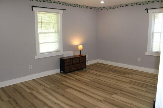 Building Photo - 4495 Kent Rd