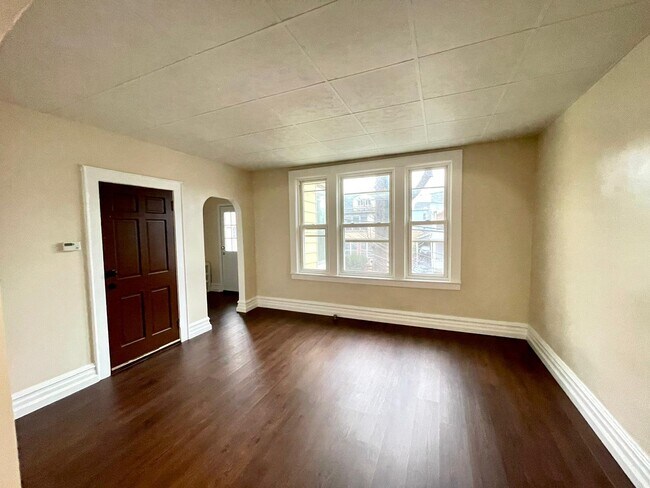 Building Photo - 16 Hazel Pl