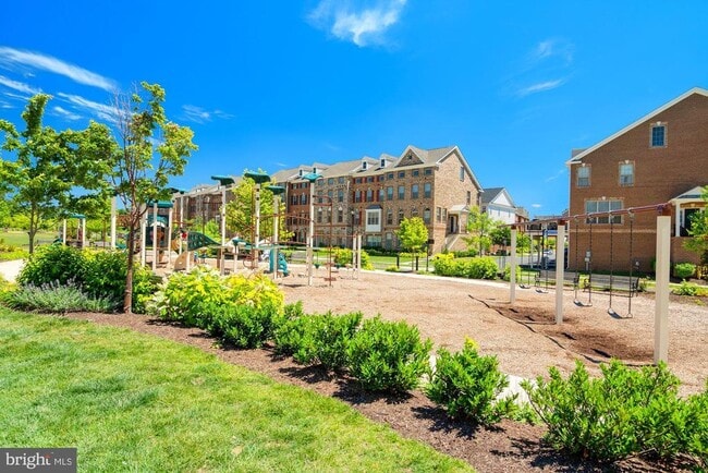 Building Photo - 22595 Willington Square