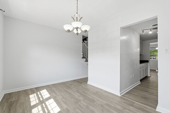 Building Photo - 9178 Laurelwood Ct