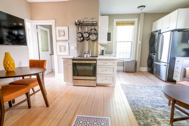 Building Photo - 3212 Franklin Ave