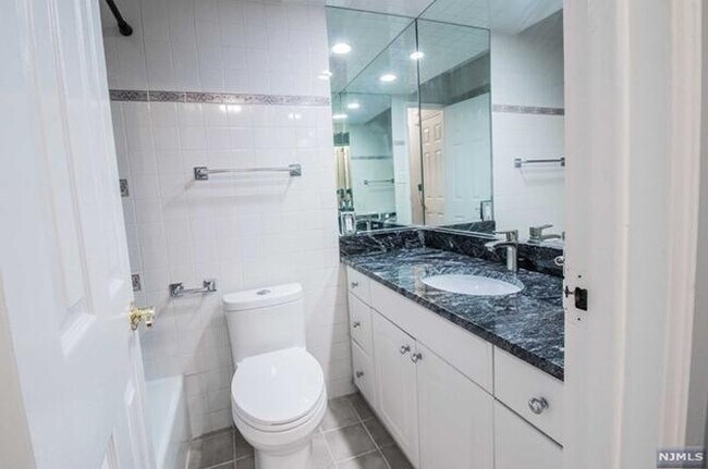 Building Photo - 307 Prospect Ave