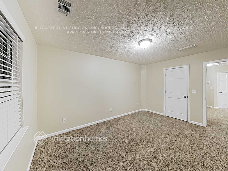 Building Photo - 532 Chaucer Way