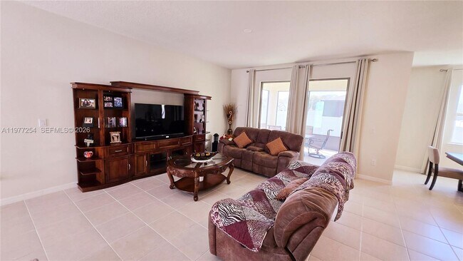 Building Photo - 2647 E Lake Pointe Dr