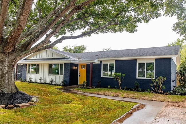 Primary Photo - 811 Matchett St