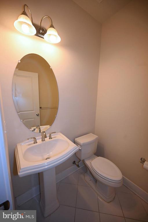 Building Photo - 2413 Glenallan Ave