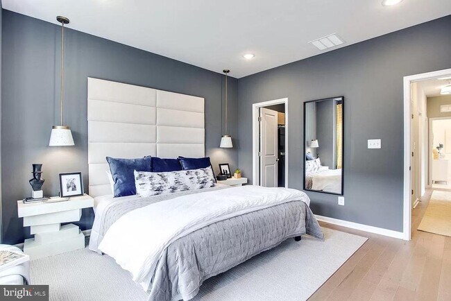 Building Photo - 2571 Hopton Ln