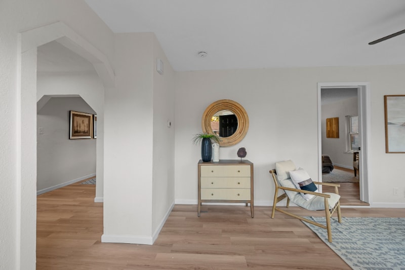 Building Photo - 135 E Loretta Ave