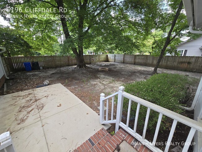 Building Photo - 4196 Cliffdale Rd