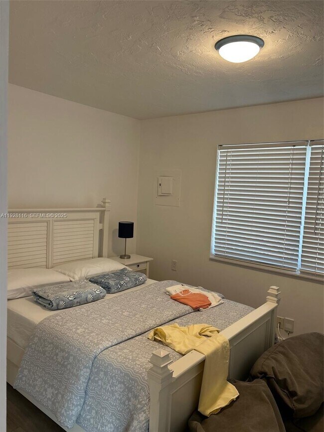 Building Photo - 826 Bonito Ln