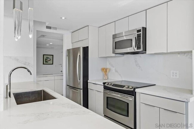 Building Photo - 1830 Avenida Del Mundo