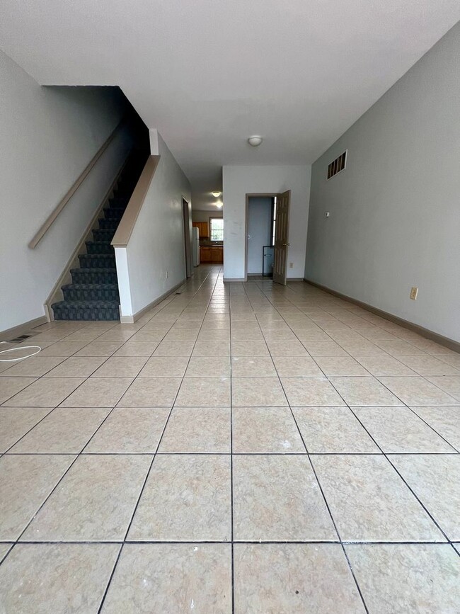 Building Photo - Stunning 6-Bedroom Townhome Steps Away from Temple! Available NOW! RENT SPECIAL - One Month FREE ...