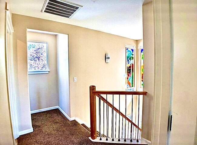 Building Photo - 8010 SE Henry St