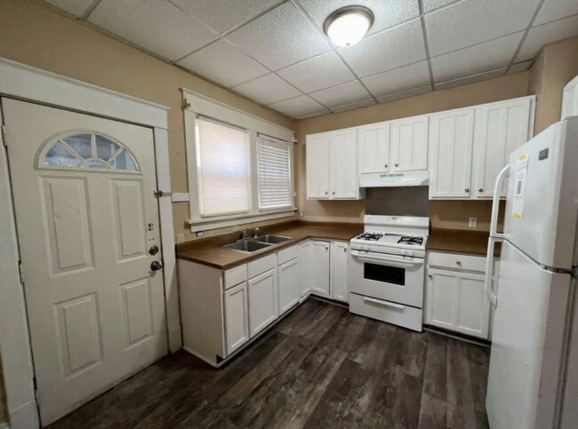 Building Photo - 2214-2216 7th Ave