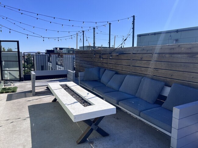 Building Photo - 360 W 300 S