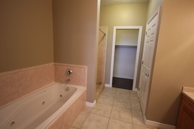 Building Photo - Luxury Living in Downtown Provo