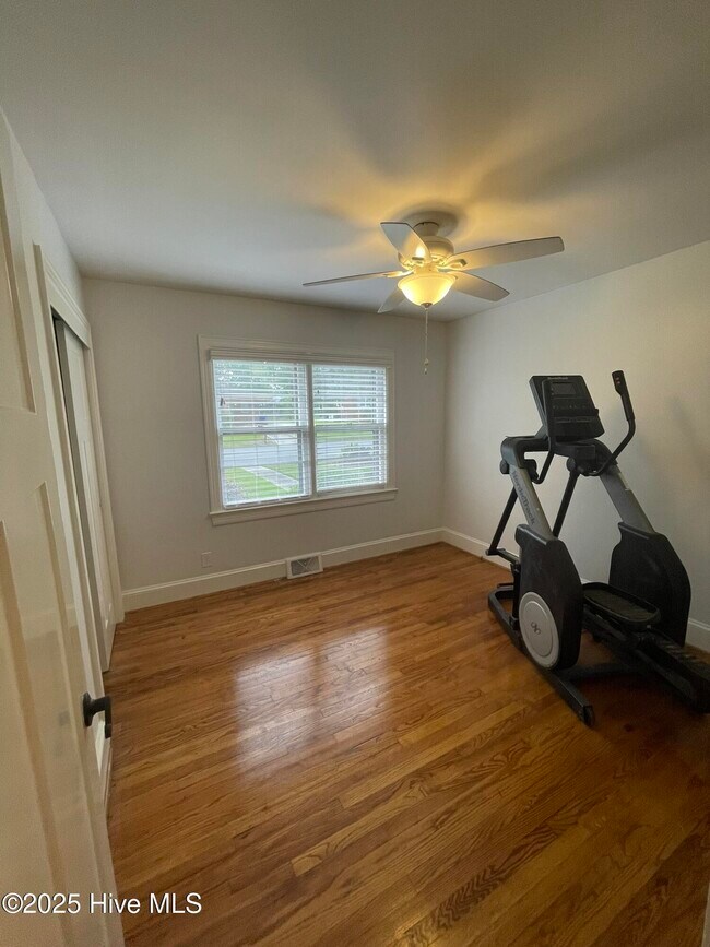 Building Photo - 2417 Slay Dr