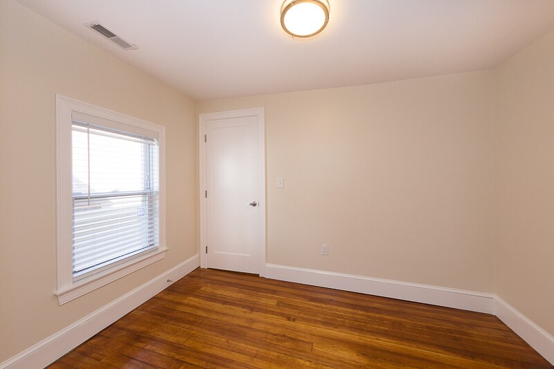 Building Photo - 9 Rock Valley Ave