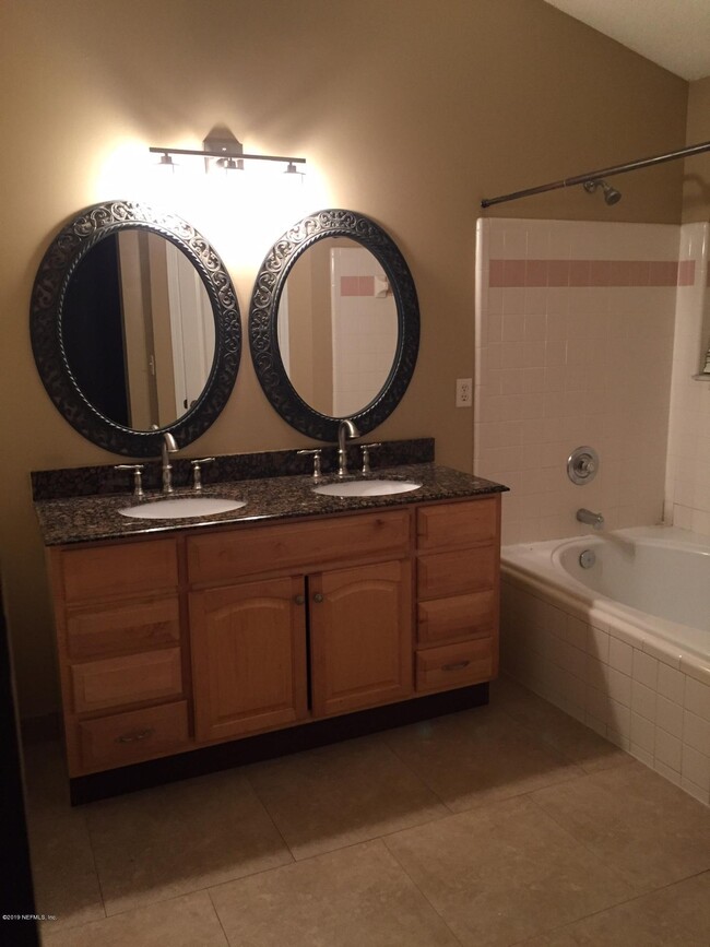 Building Photo - 12390 Casheros Cove Dr S