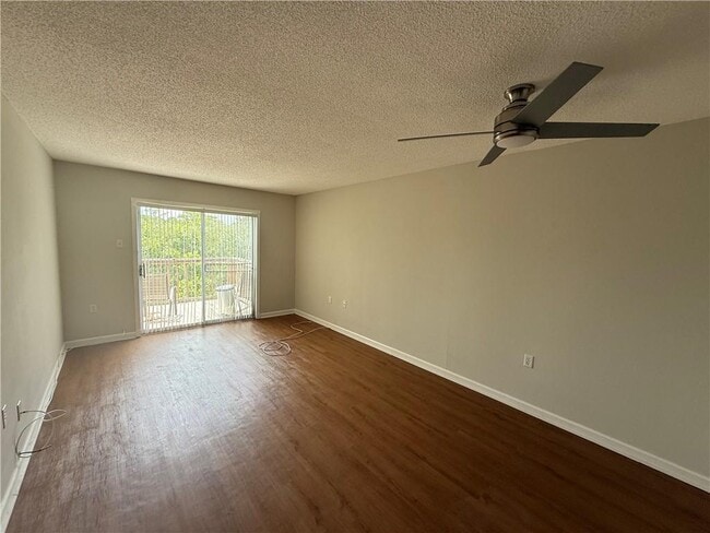 Building Photo - 332 Riverbend Dr