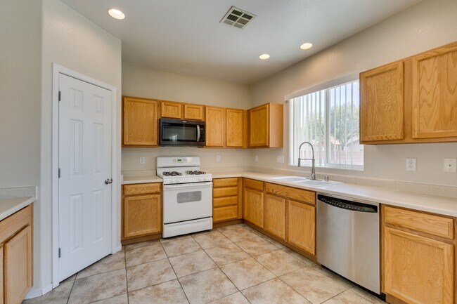 Building Photo - Large home near Aliante*Close to area schools and shopping centers*