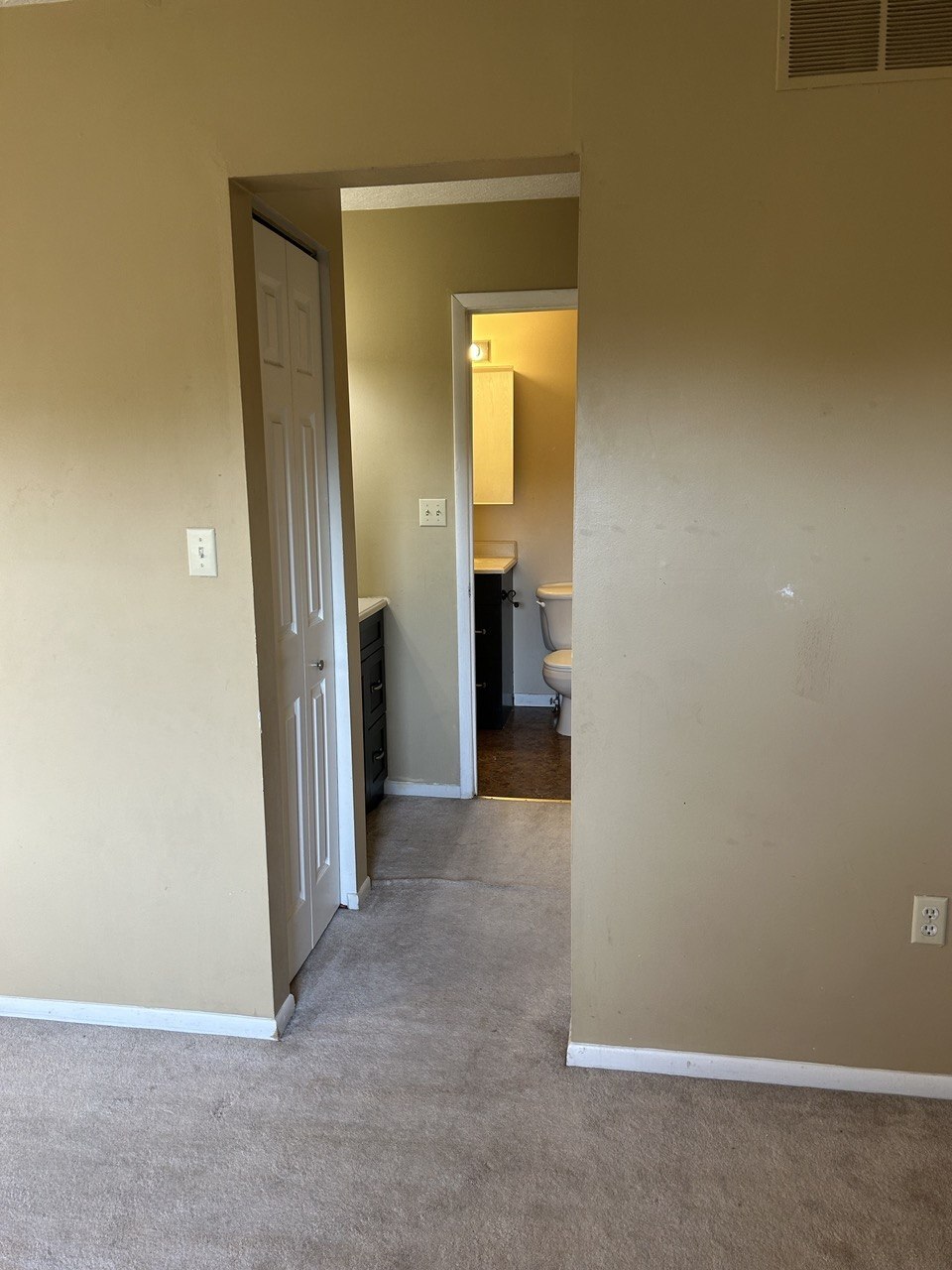 Building Photo - 225 Woodhaven Dr