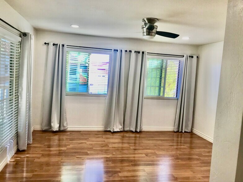 Master Bedroom - 7800 E Lincoln Dr