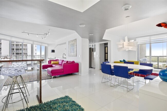 Building Photo - 16445 Collins Ave