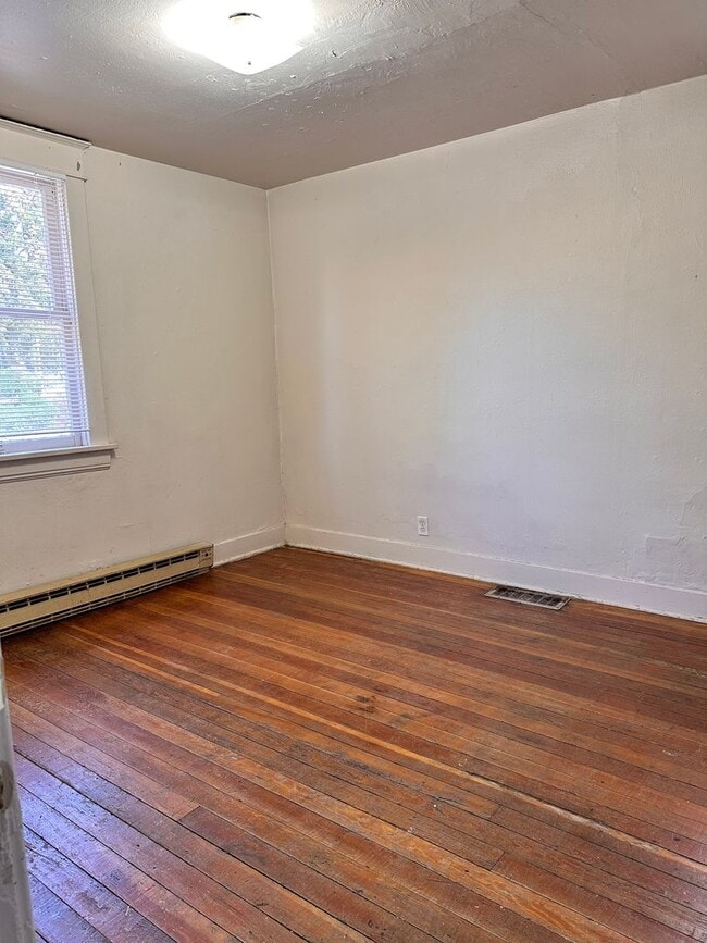 Building Photo - 5028 N Nelson St