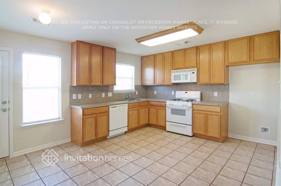 Building Photo - 8119 White Arbor Ct