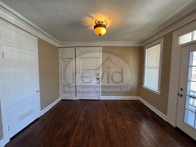 Interior Photo - 1353 Vance Ave