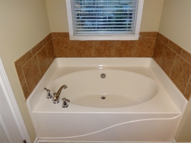 Building Photo - 243 Royal Cres Terrace