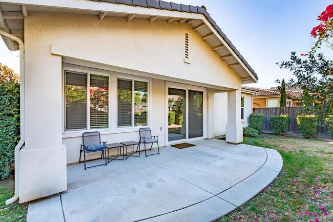 Building Photo - Newer 3 bedroom/2 bath home with 2-car garage