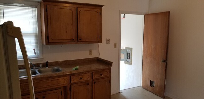 Building Photo - 313-313 Hurdle Dr