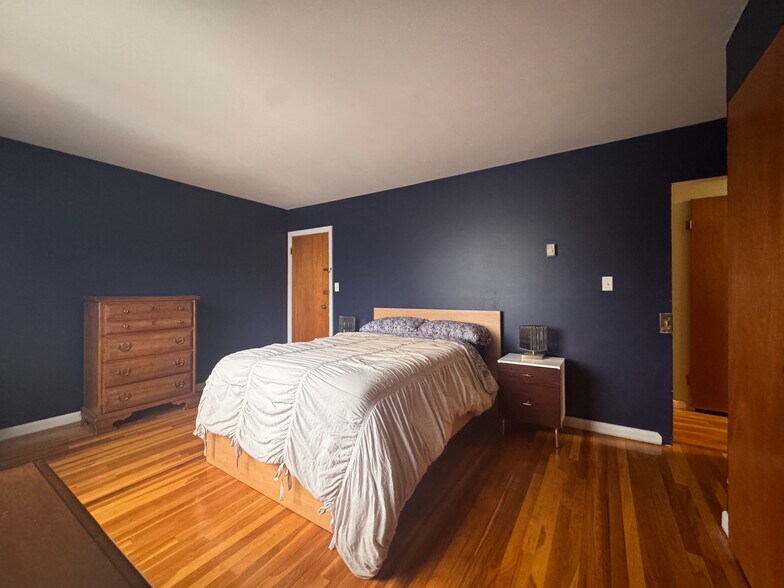 Building Photo - 32 Park Avenue Ct