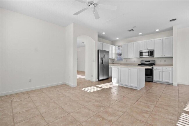 Building Photo - 556 Tomahawk Ct