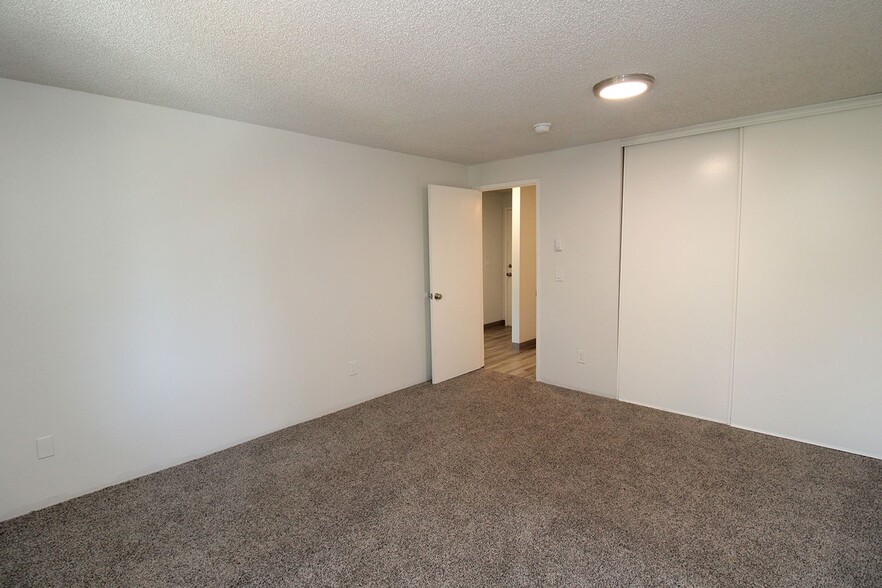 Building Photo - 5704 SW Beaverton Hillsdale Hwy