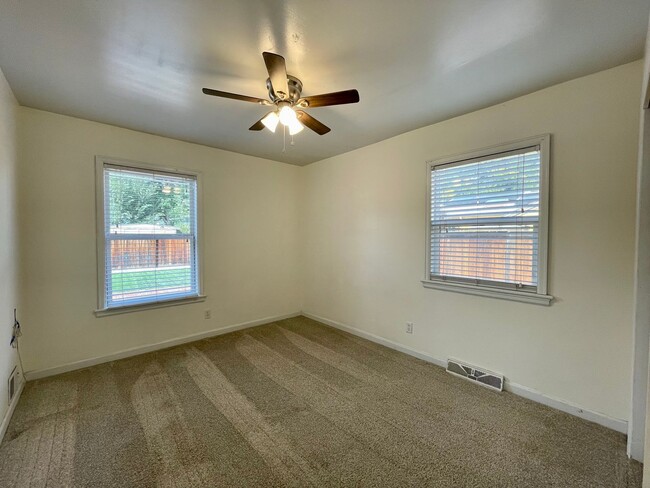 Building Photo - $0 DEPOSIT OPTION!  CHARMING 3BED/2BATH HA...