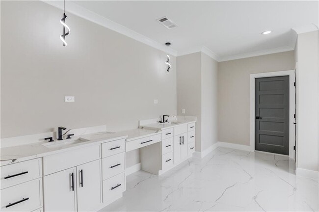 Building Photo - 37 Deer Cyn Dr