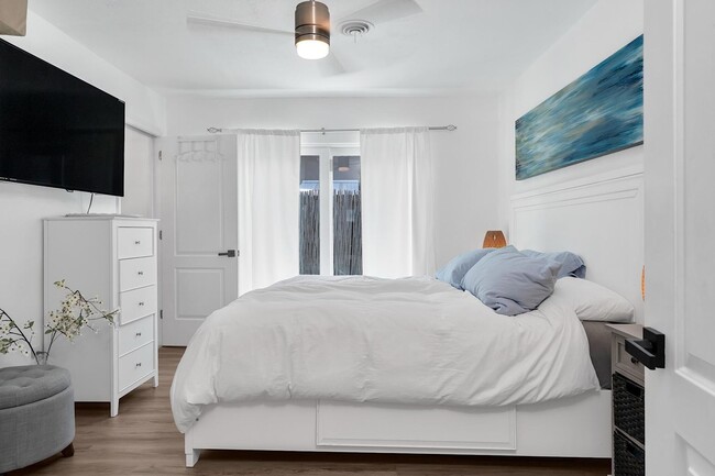 Building Photo - 2233 SE 15th St