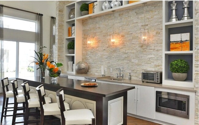 Building Photo - 22631 Colonial Pkwy